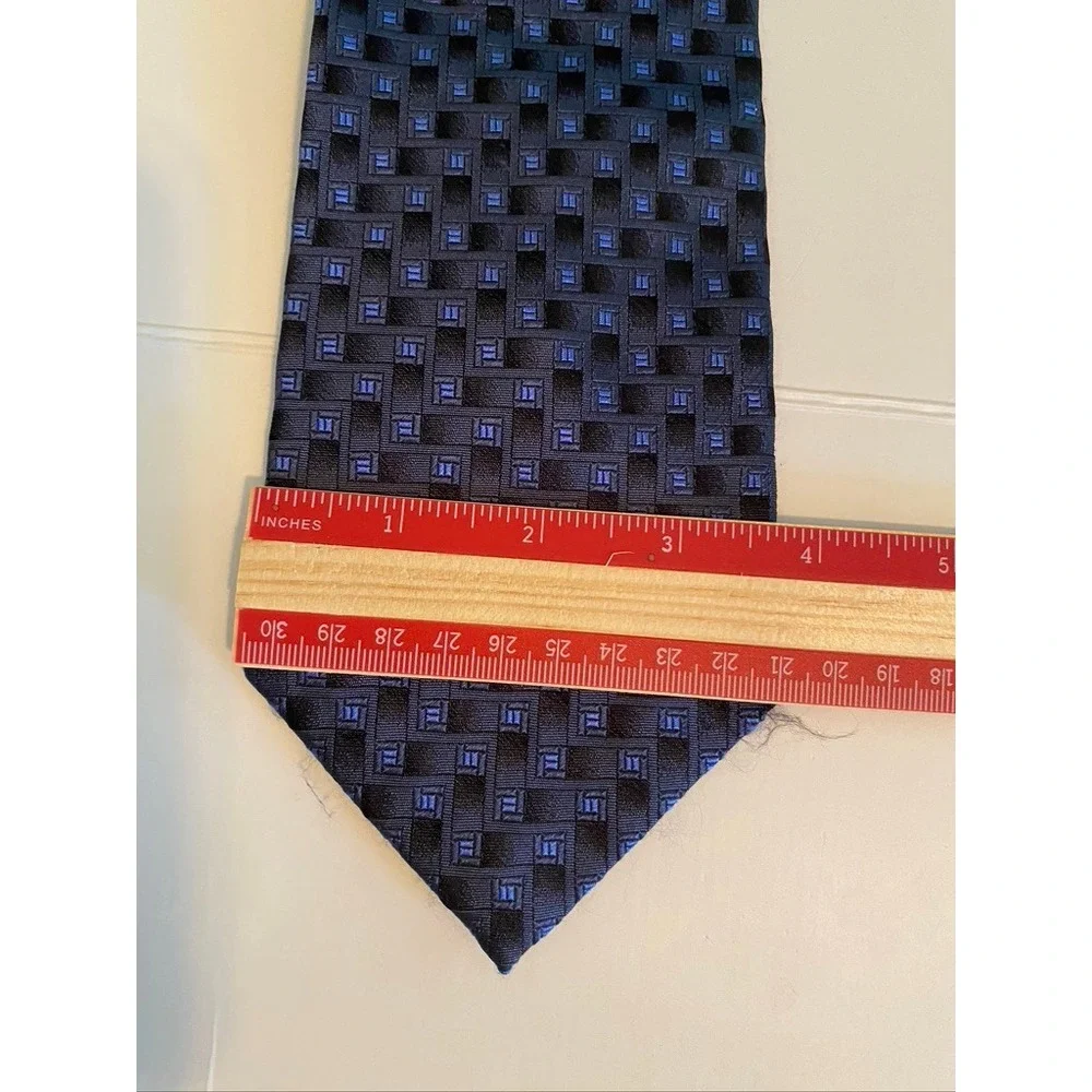 Roberto Villini Collezione Navy Blue Black Geometric Silk Hand Made Necktie